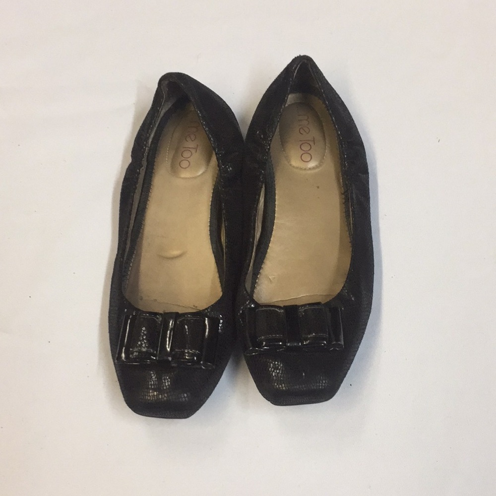 Black 8.5M Me Too Heeled Flats.